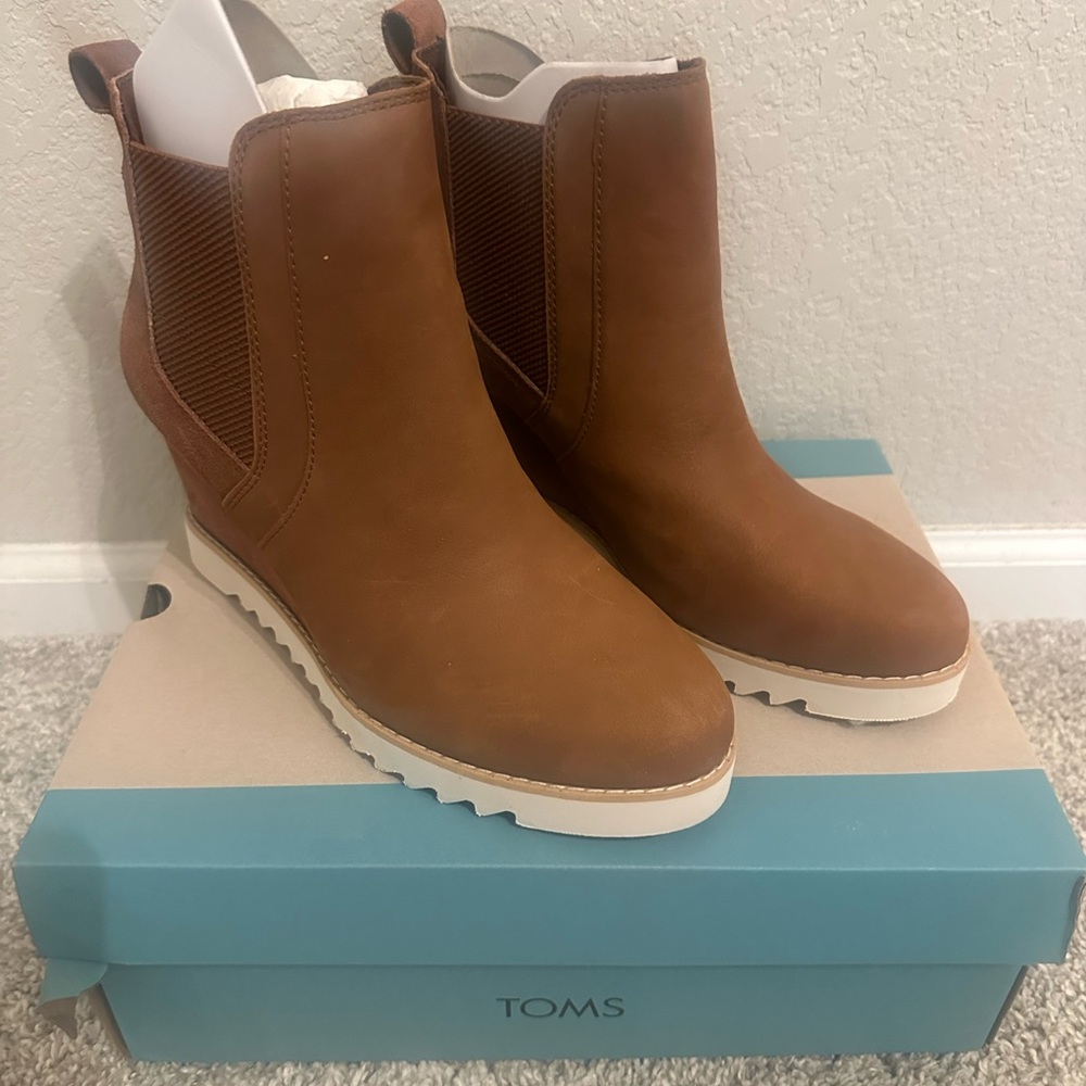 TOMS Women's Tan Ankle Booties